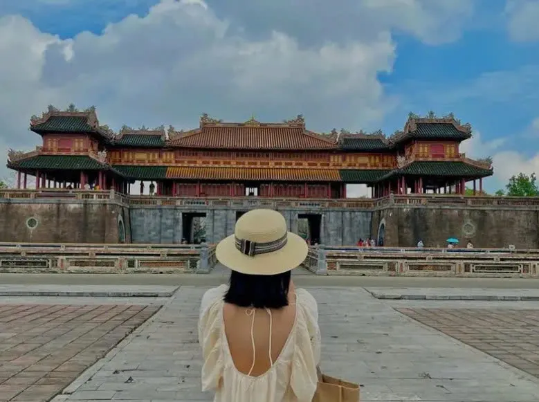 item image 450 album của tour Travel to Hue, Da Nang